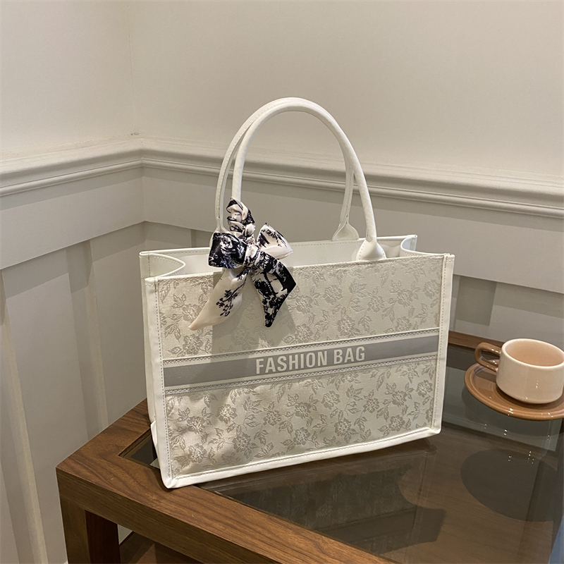 Embroidery On Leather - Luxury Elegant Women Tote Bag Embroid