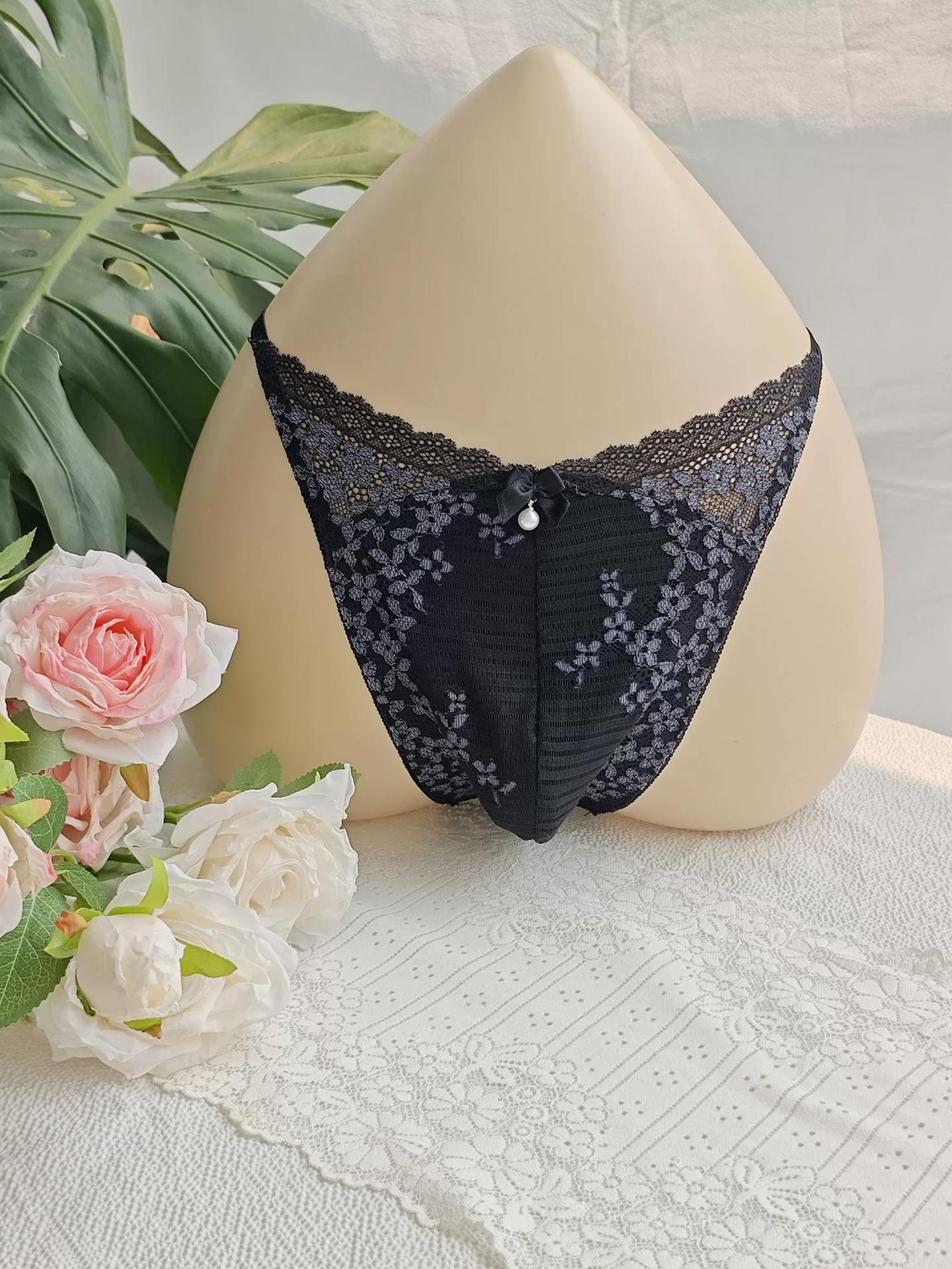 Embroidery Lace - Black Lace Man's T-brief Embroidery Handmake